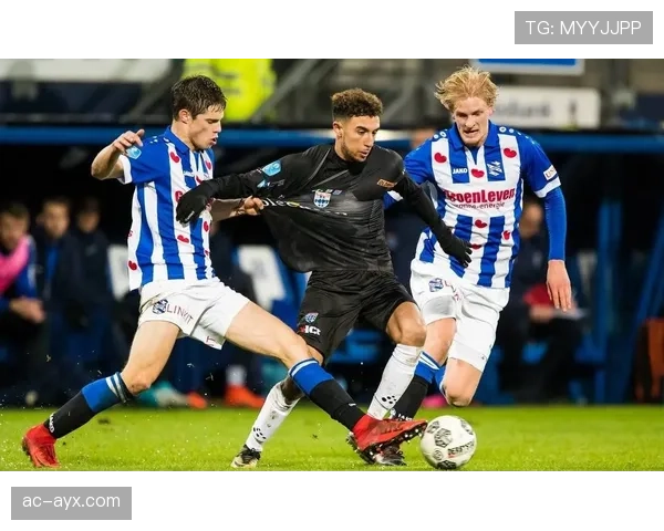 海伦芬后防稳固助力球队冲击联赛佳绩 海伦芬后防稳固助力球队冲击联赛佳绩